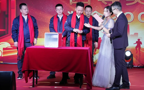 黄石金年会2024年终晚会:凝心聚力,共创辉煌!